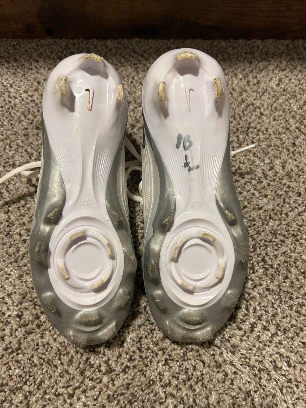 Nike | Soccer Cleats | Youth Size 4 - Picture 5 of 6